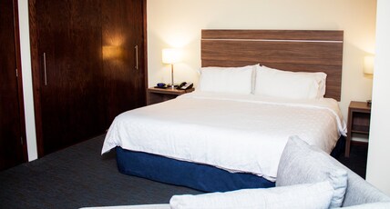 Holiday Inn Express CULIACAN Room Type - 1 King 1 Bedroom Suite