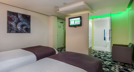 Holiday Inn SITTINGBOURNE Room Type - 2 Single Standard Accessible