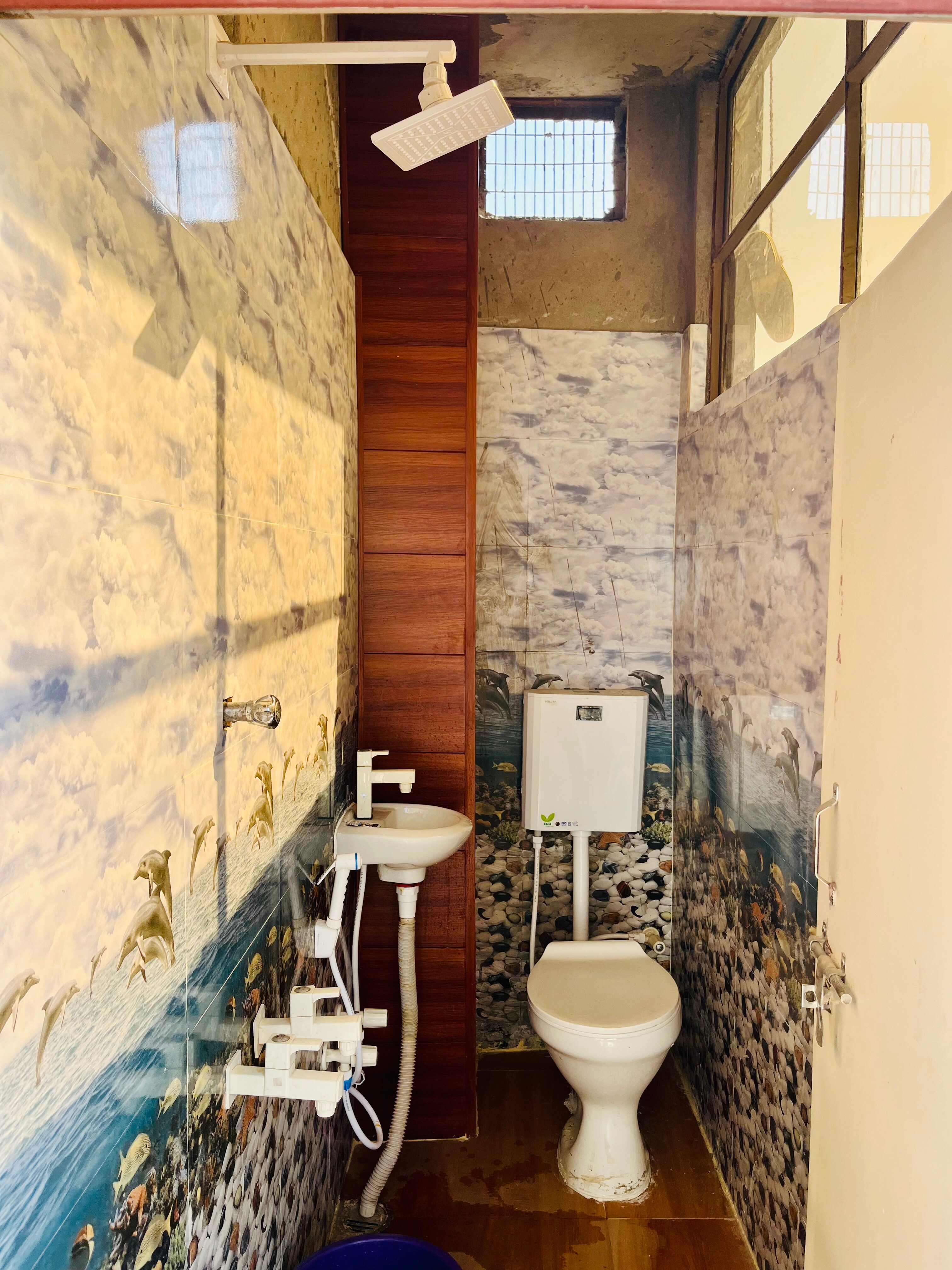 closed - Tap to explore photos