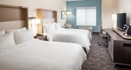 Holiday Inn Cheshire - Southington Room Type - 2 Queen Standard Communications Mobility Accessible Tub Holiday Inn Cheshire - Southington Room Type - 2 Queen Standard Communications Mobility Accessible Tub