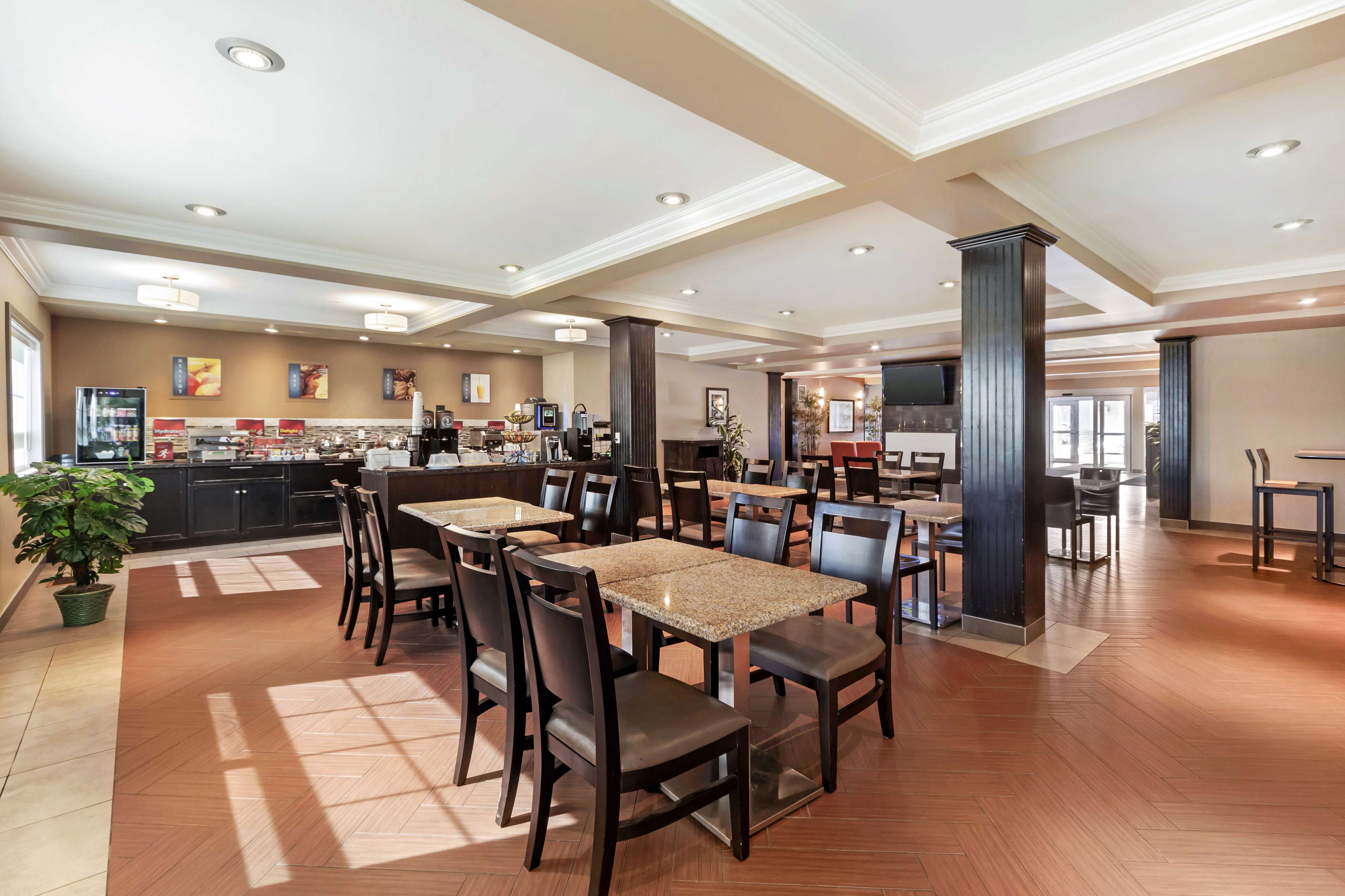 Best Western Plus Peace River Hotel & Suites - Tap to explore photos