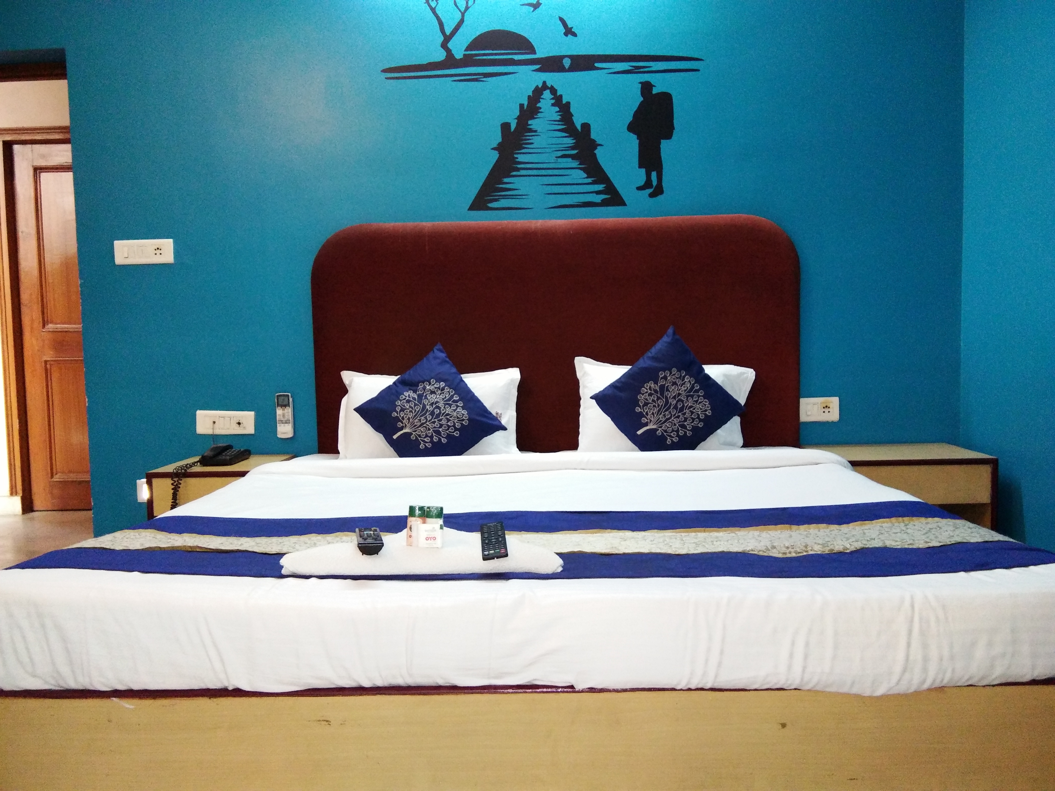 Hotel Mayur - 0.4km from Railway Station - Tap to explore photos