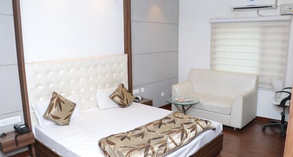 Hotel Holiday Home Room Type - Super Deluxe