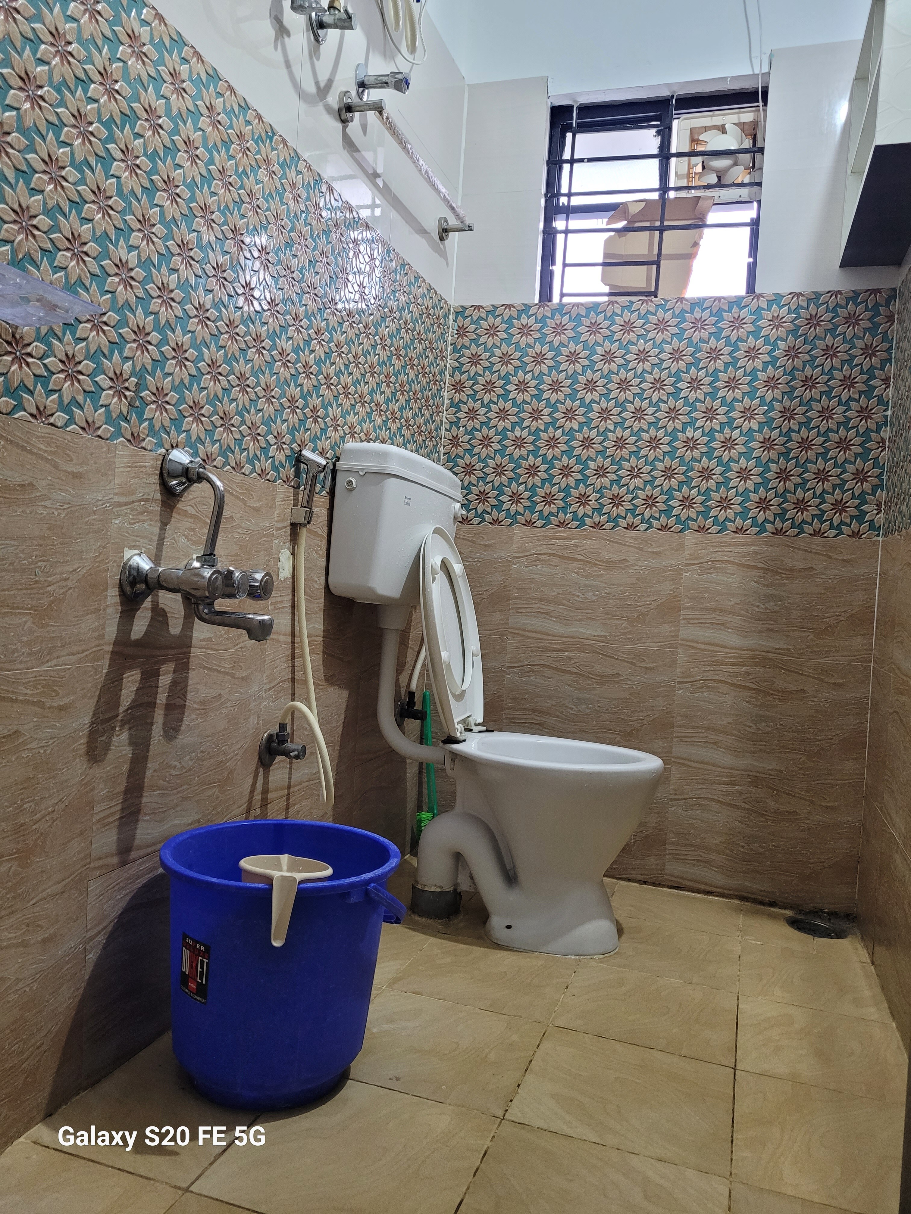 RV backpackers hostel - Tap to explore photos