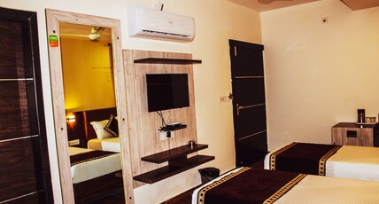 Hotel Charan Kamal Room Type - Triple Room : 3 single bed