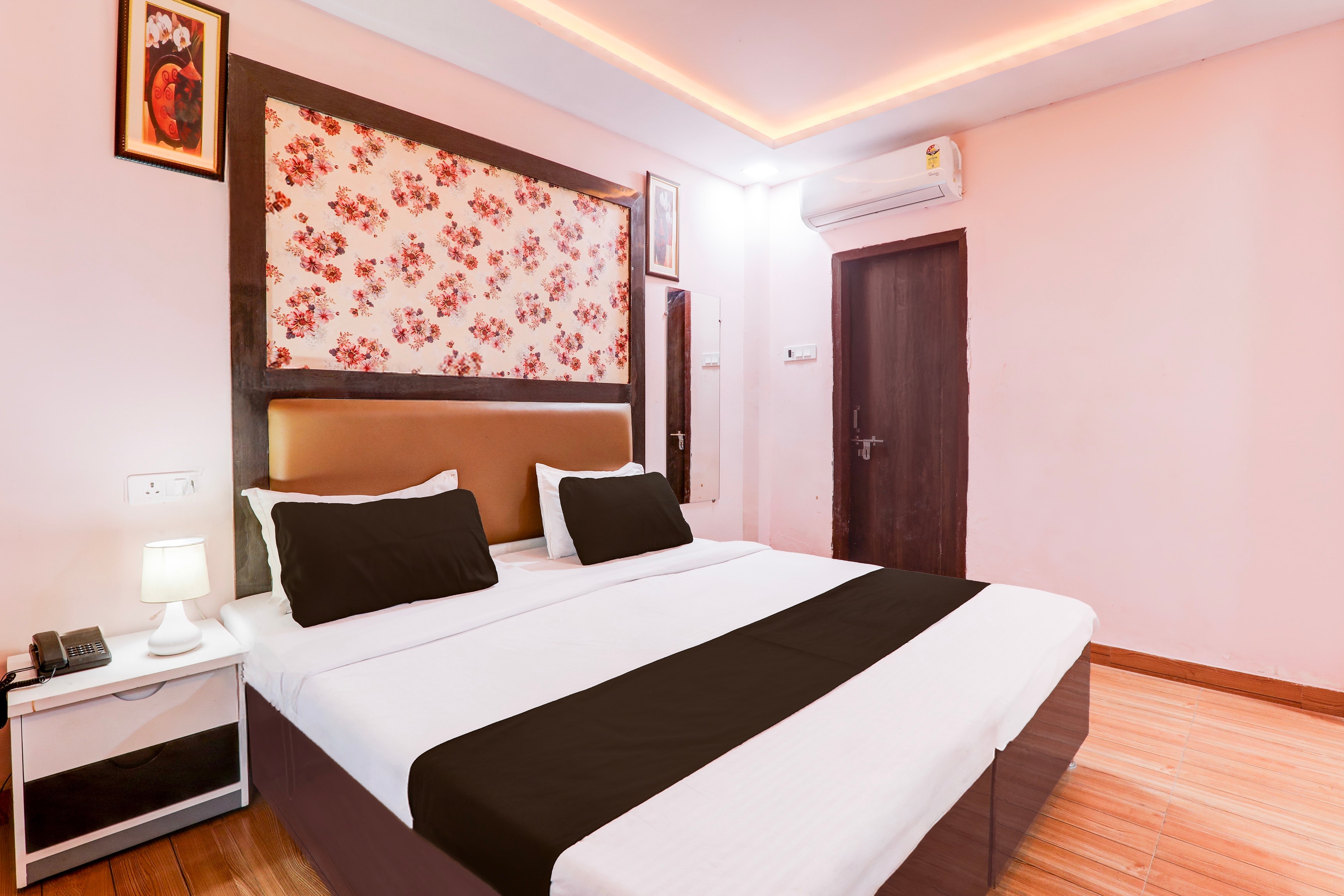 Super Hotel O BBD Lucknow Formerly 7th Heaven - Tap to explore photos