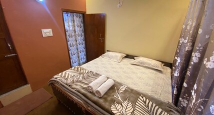 Vaikunth Homestay Room Type - Deluxe Room With Attached Washroom