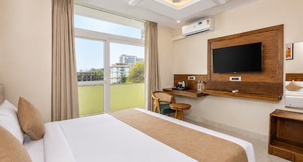Ark Inn Rajpur Road Room Type - Deluxe Room with Mountain View Ark Inn Rajpur Road Room Type - Deluxe Room with Mountain View