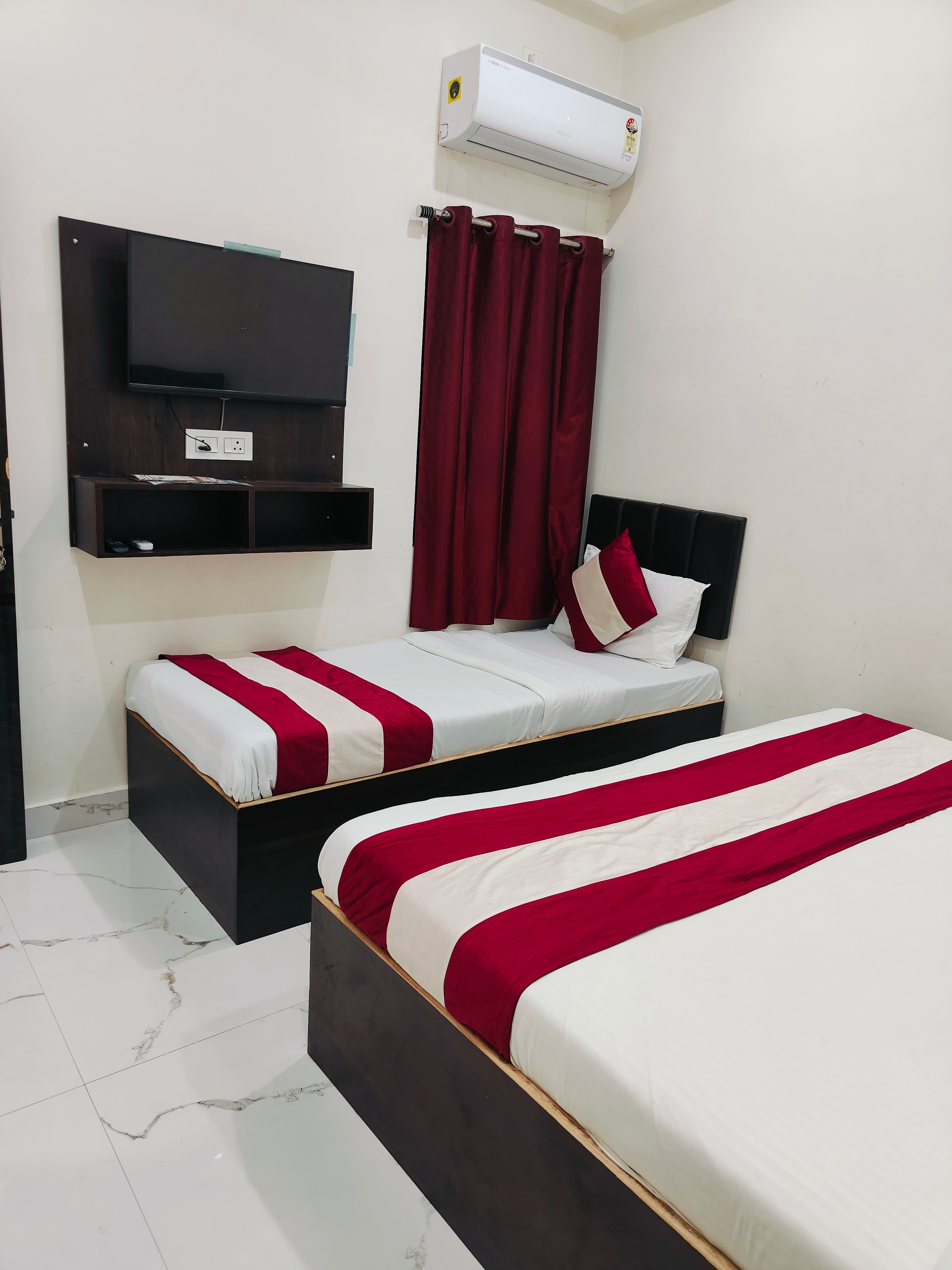 Hotel Mahadev Inn Near Luxa - Tap to explore photos