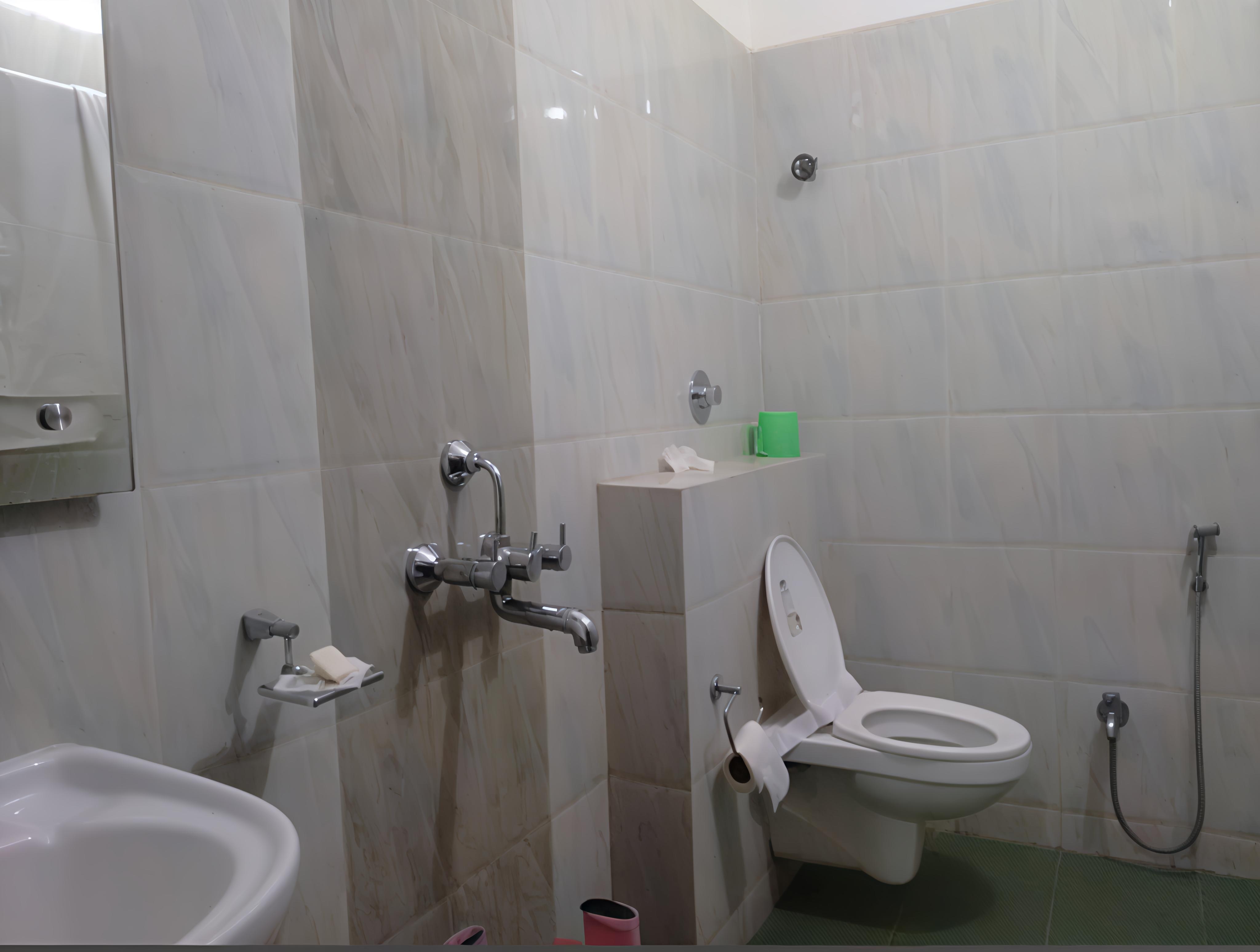 Hotel University || Near ISBT Kashmiri Gate - Tap to explore photos