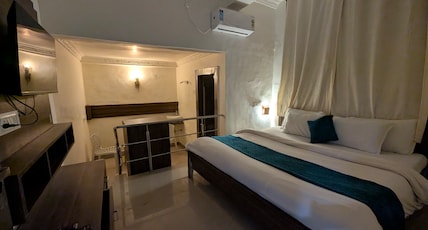 Hotel Indra Palace Room Type - Deluxe Room