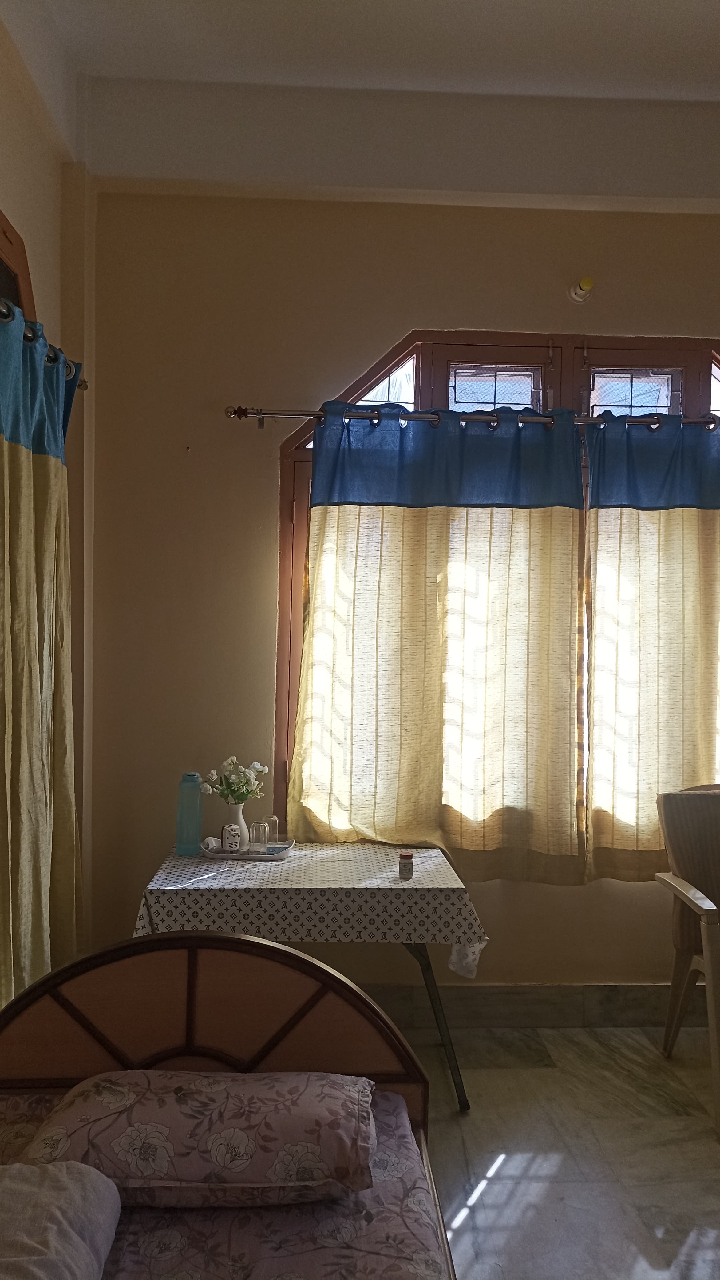 Paris Homestay - Tap to explore photos