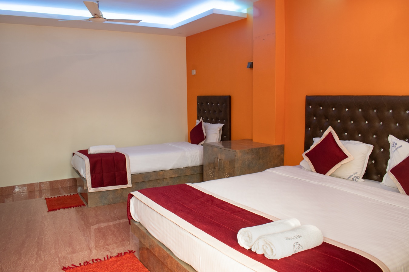 Hotel Rainbird - Tap to explore photos