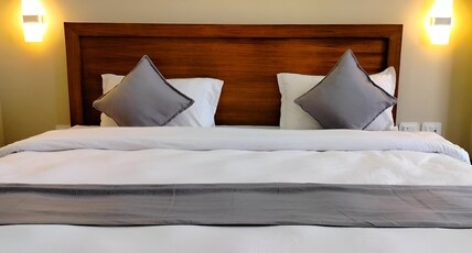 Hotel Gulmohar Room Type - Deluxe Double Room