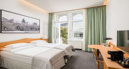 Best Western City Hotel Moran Room Type - 2 Single Beds, Superior Room, Balcony, Mini Fridge, Free W-Lan, Air-Conditioned, Bathtub, Full Break