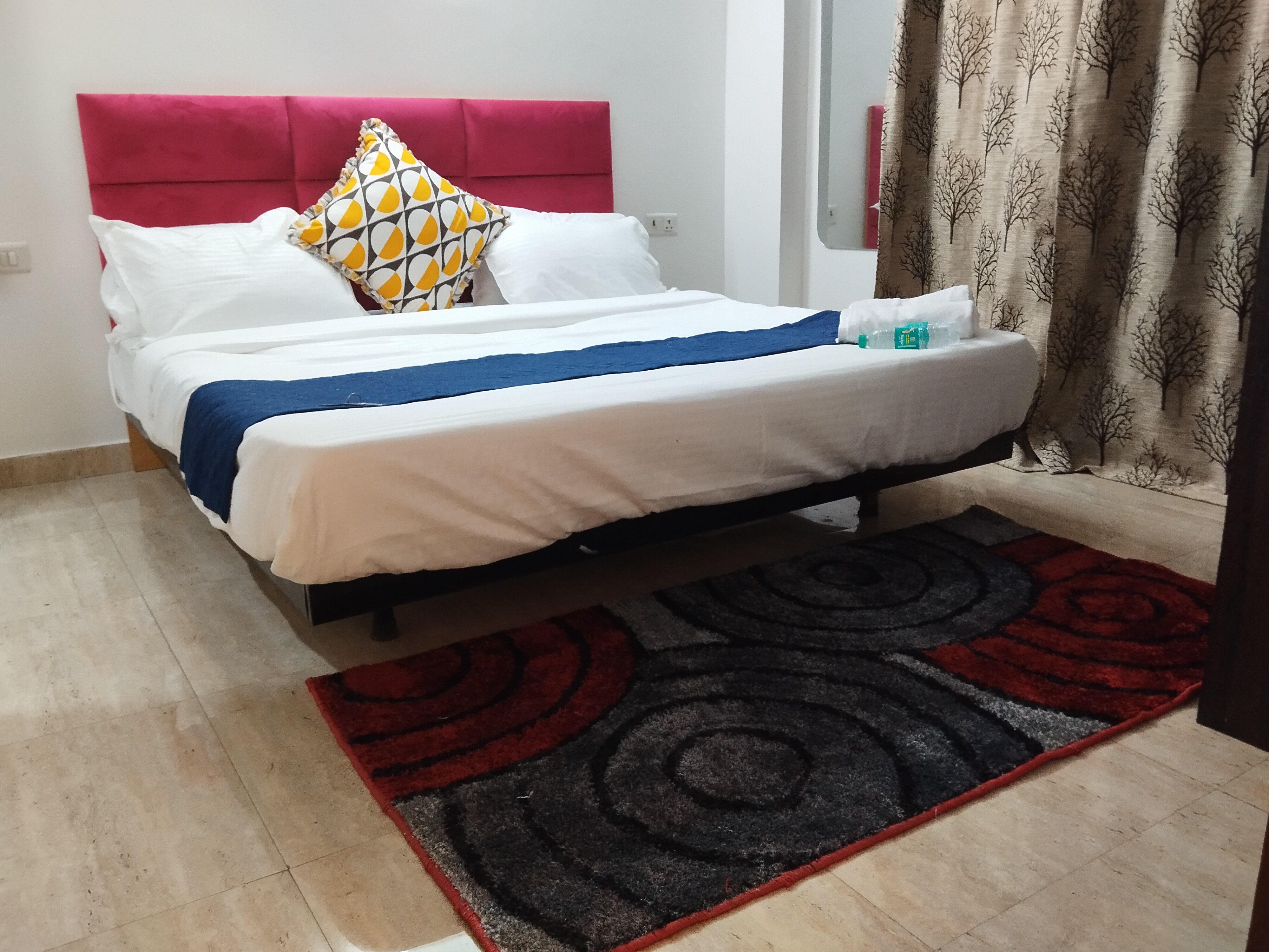 Qotel.in Dwarka 001 - Tap to explore photos