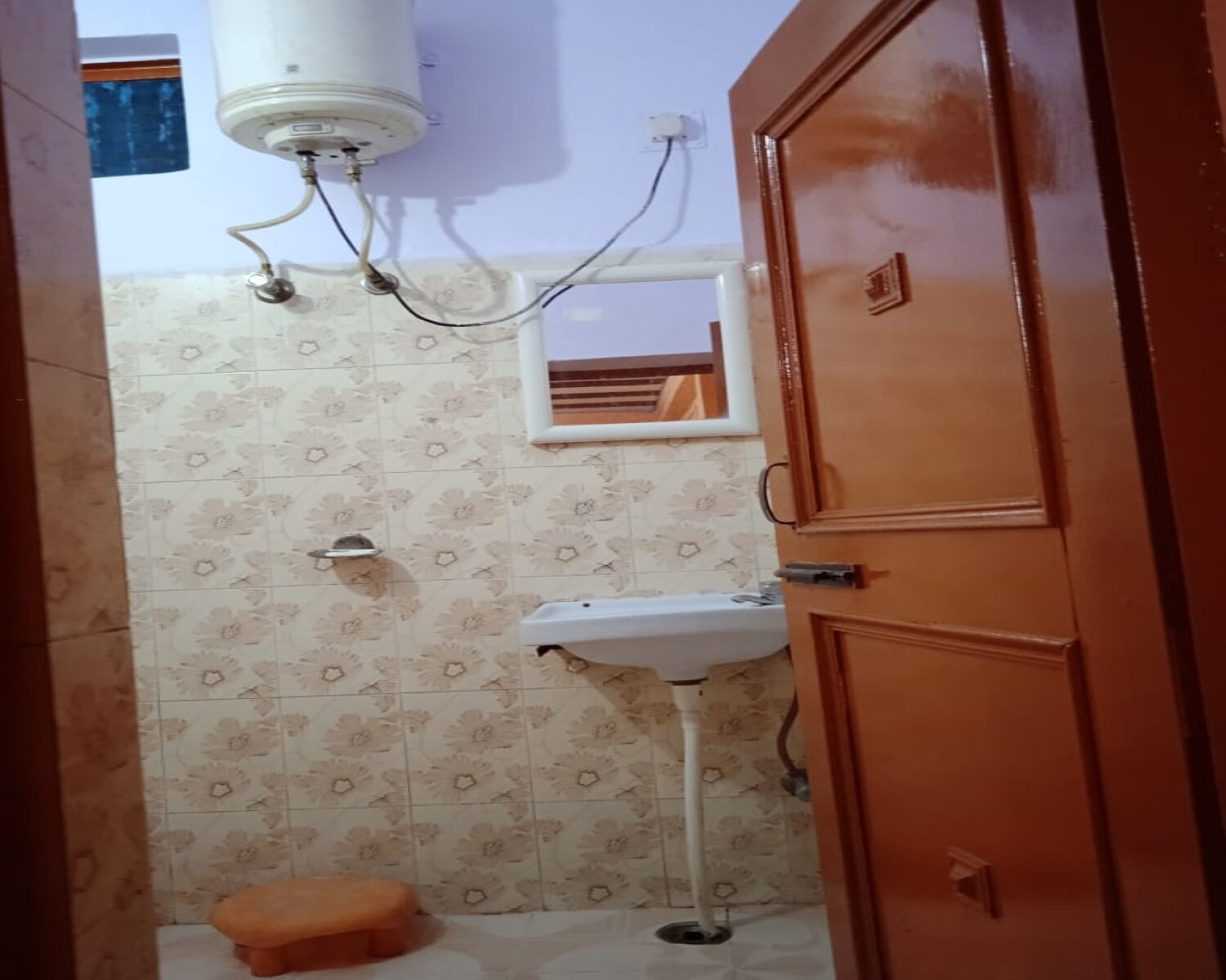 Hotel Rishabh - Tap to explore photos