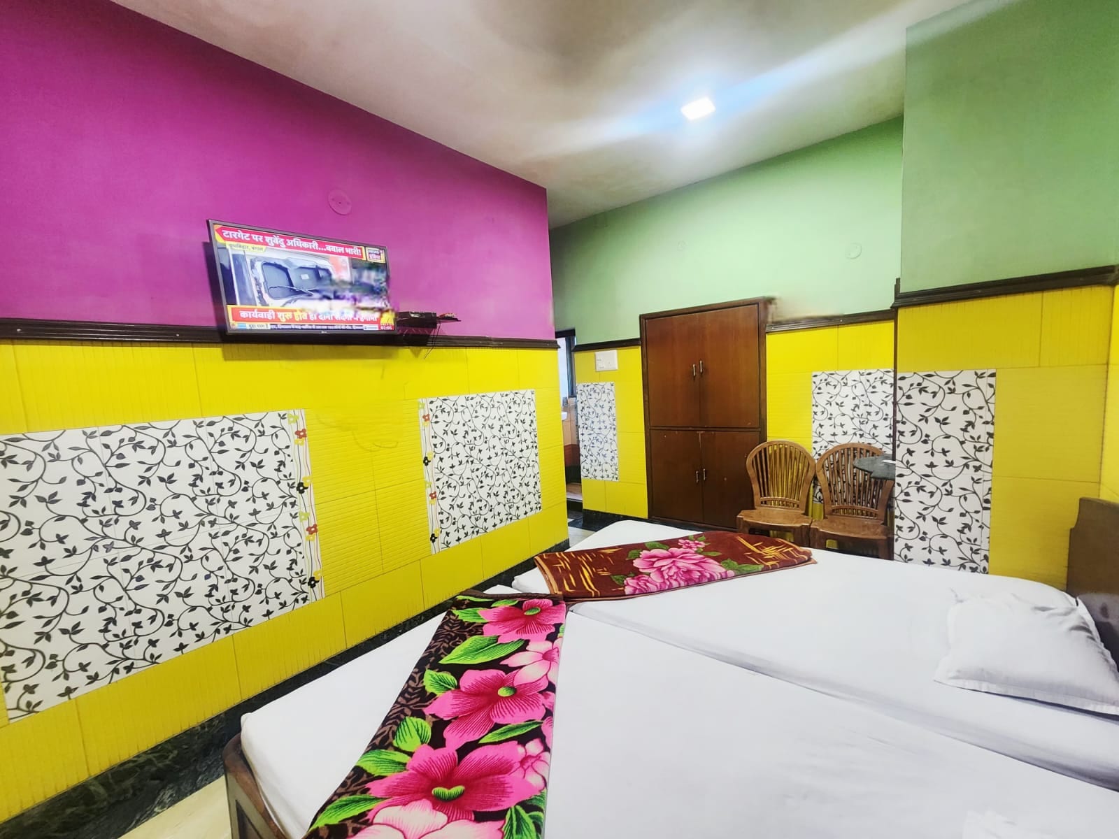 Hotel Sushil International 2 Minutes Walk from Sealdah Railway Station - Tap to explore photos