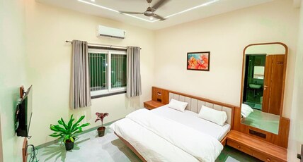 Hotel Govind Shudhh Shakahari Lodging Room Type - Deluxe Room