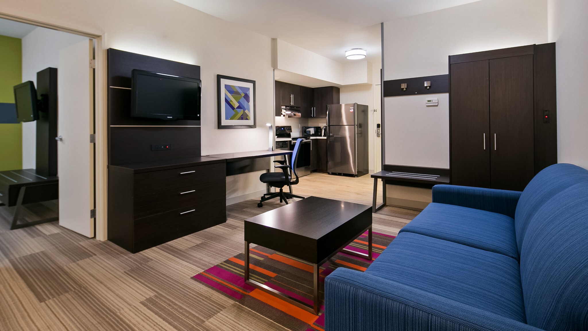 Holiday Inn Express & Suites EVERETT - Tap to explore photos