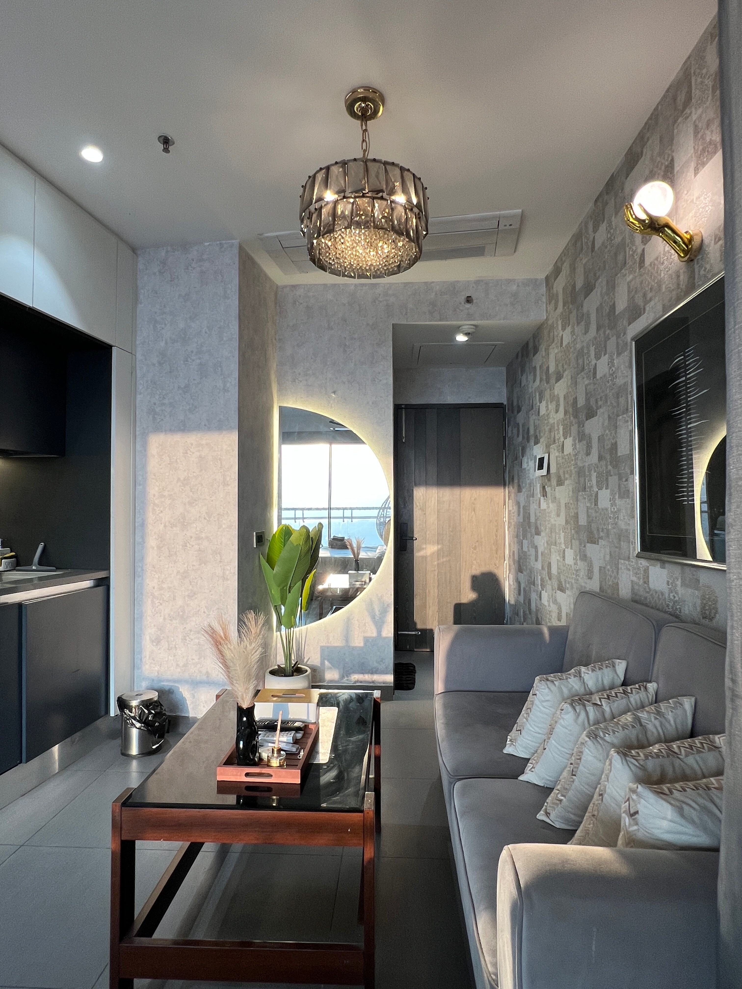 42 Floor Apartment with River View Balcony - Tap to explore photos