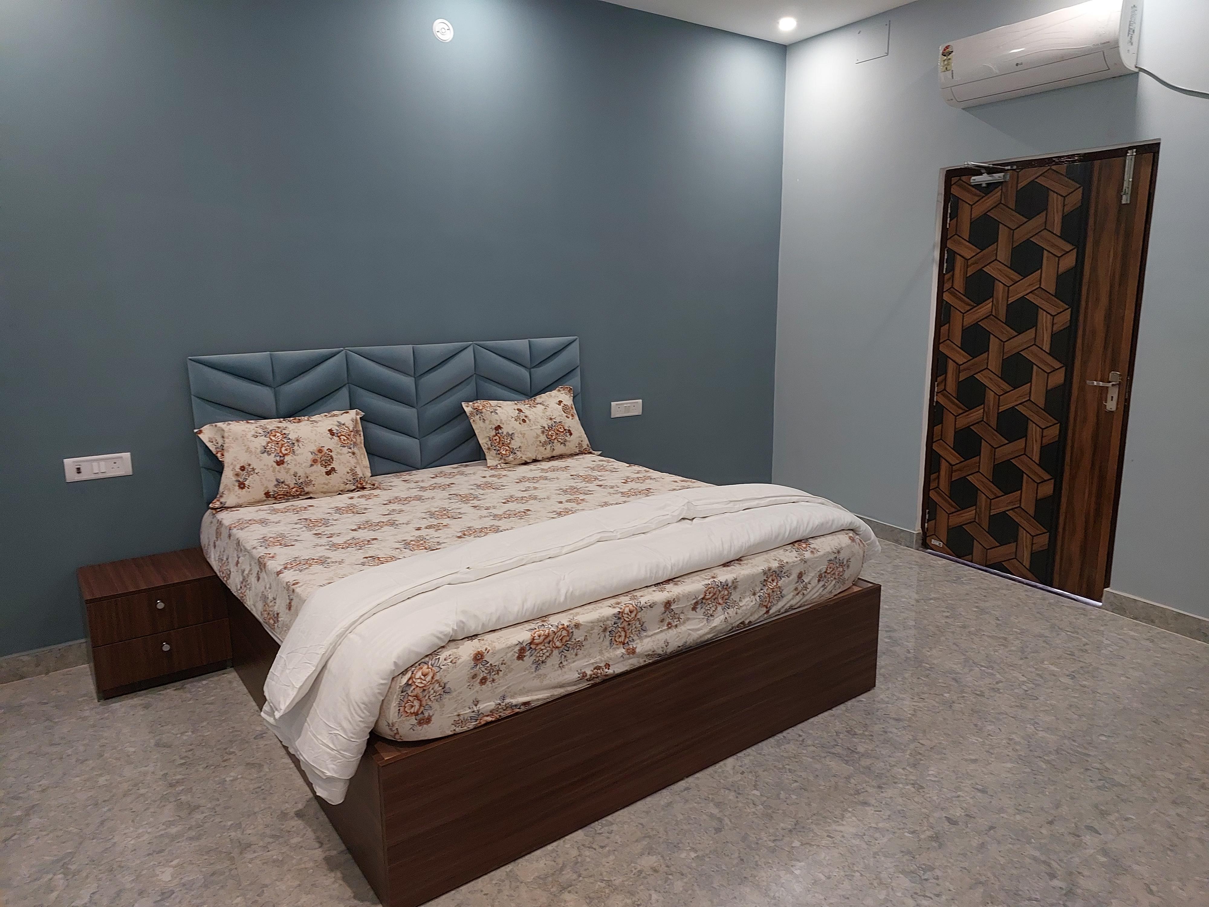 Cozy 2 BHK Place - Tap to explore photos