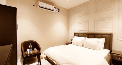 HOTEL MONDAY - Your Standard And Comfortable Stays Room Type - Budget Double Room