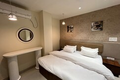 Hill Nest Mountain View Apartments 301