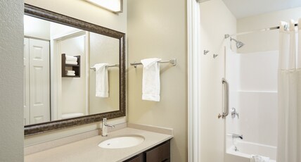 Staybridge Suites CHICAGO -- GLENVIEW, an IHG hotel Room Type - 1 Queen One Bedroom Suite