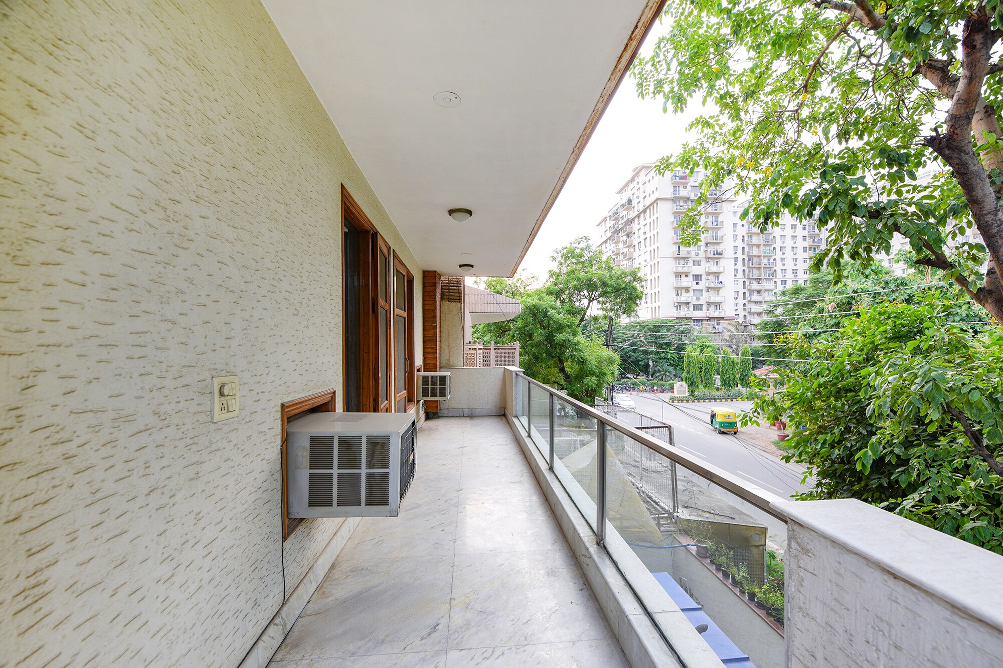 FabHotel The Lalit Vibes - Nr. DLF Phase 2 & MG Road Metro - Tap to explore photos