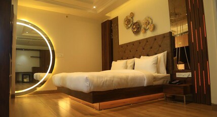 Sapphire Sky Hotel Room Type - Executive Room with Forest View and Working Desk