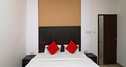Hotel O Surya Continental Room Type - Suite