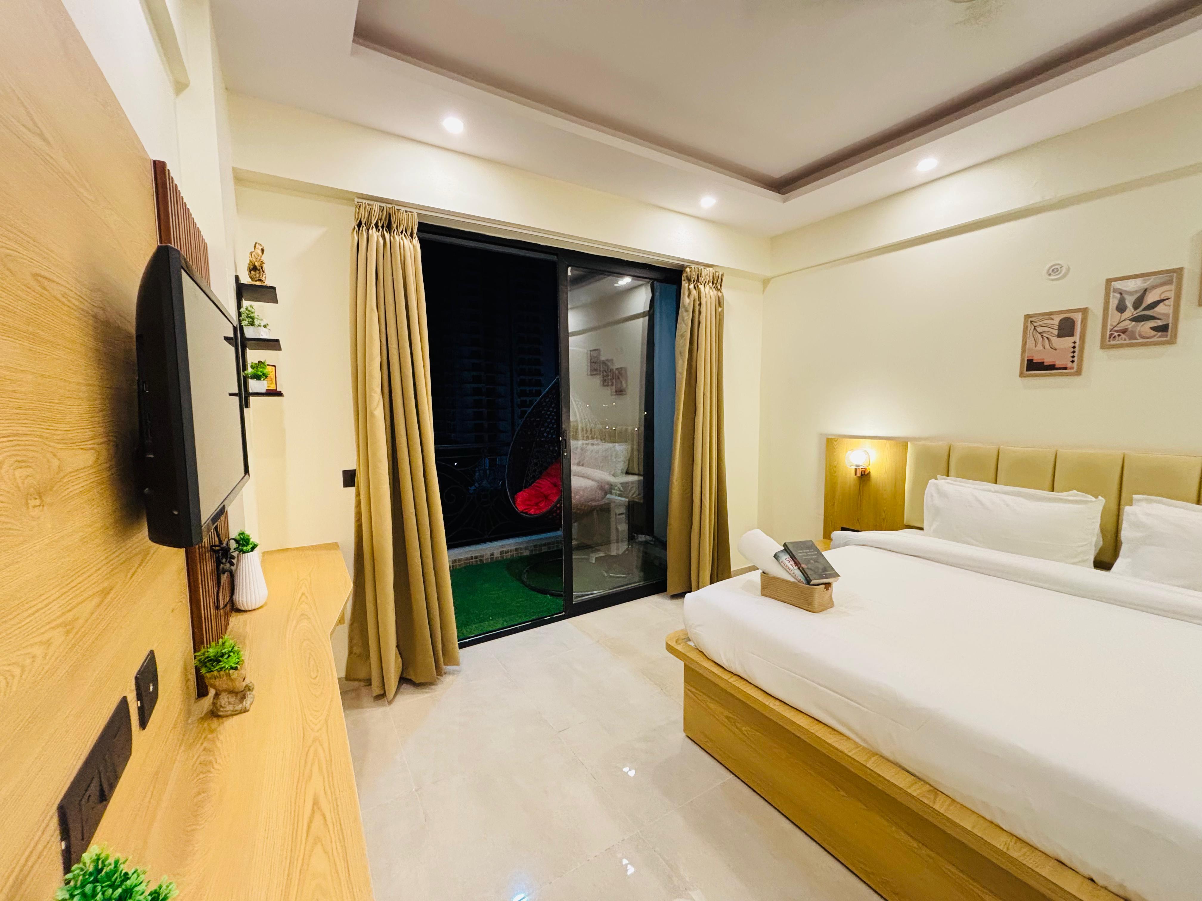 Zoneout Luxury Suites | Omaxe Hazratganj | Gomti Nagar Ext - Tap to explore photos