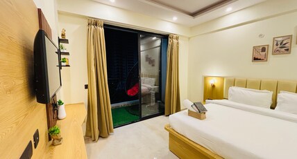 Zoneout Luxury Suites | Omaxe Hazratganj | Gomti Nagar Ext Room Type - Zoneout Luxury Suites