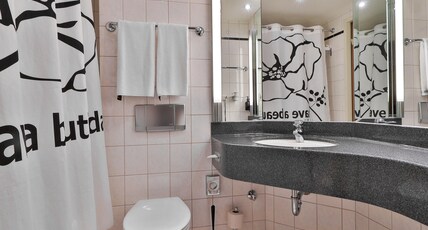 Mercure Hotel Gera City Room Type - Standard room with 1 double bed (180 x 200 cm)