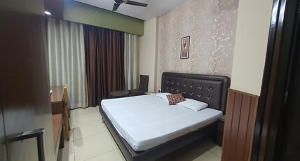 Hotel Center Point Room Type - Deluxe Room