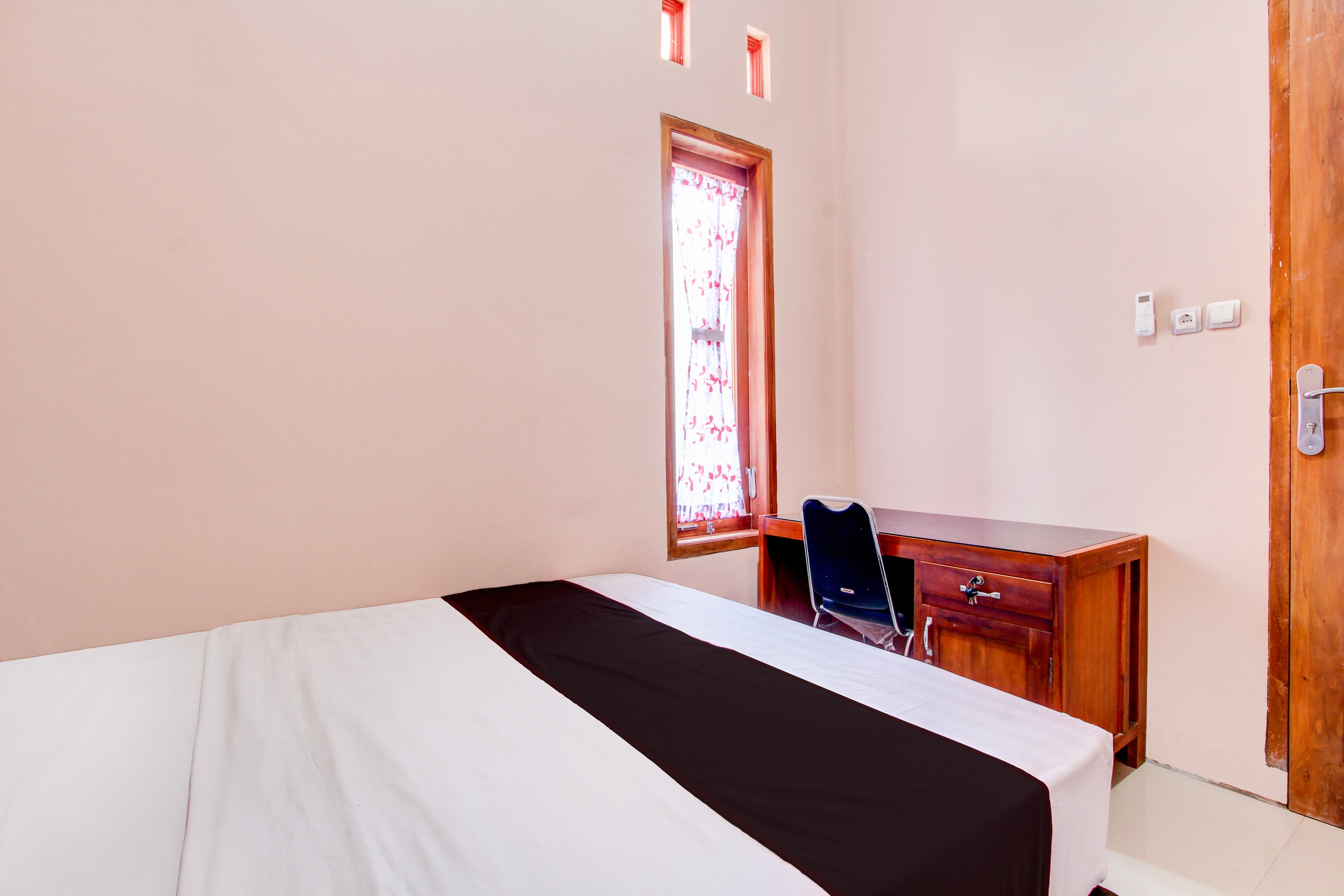 Hotel O Archor Guesthouse - Tap to explore photos