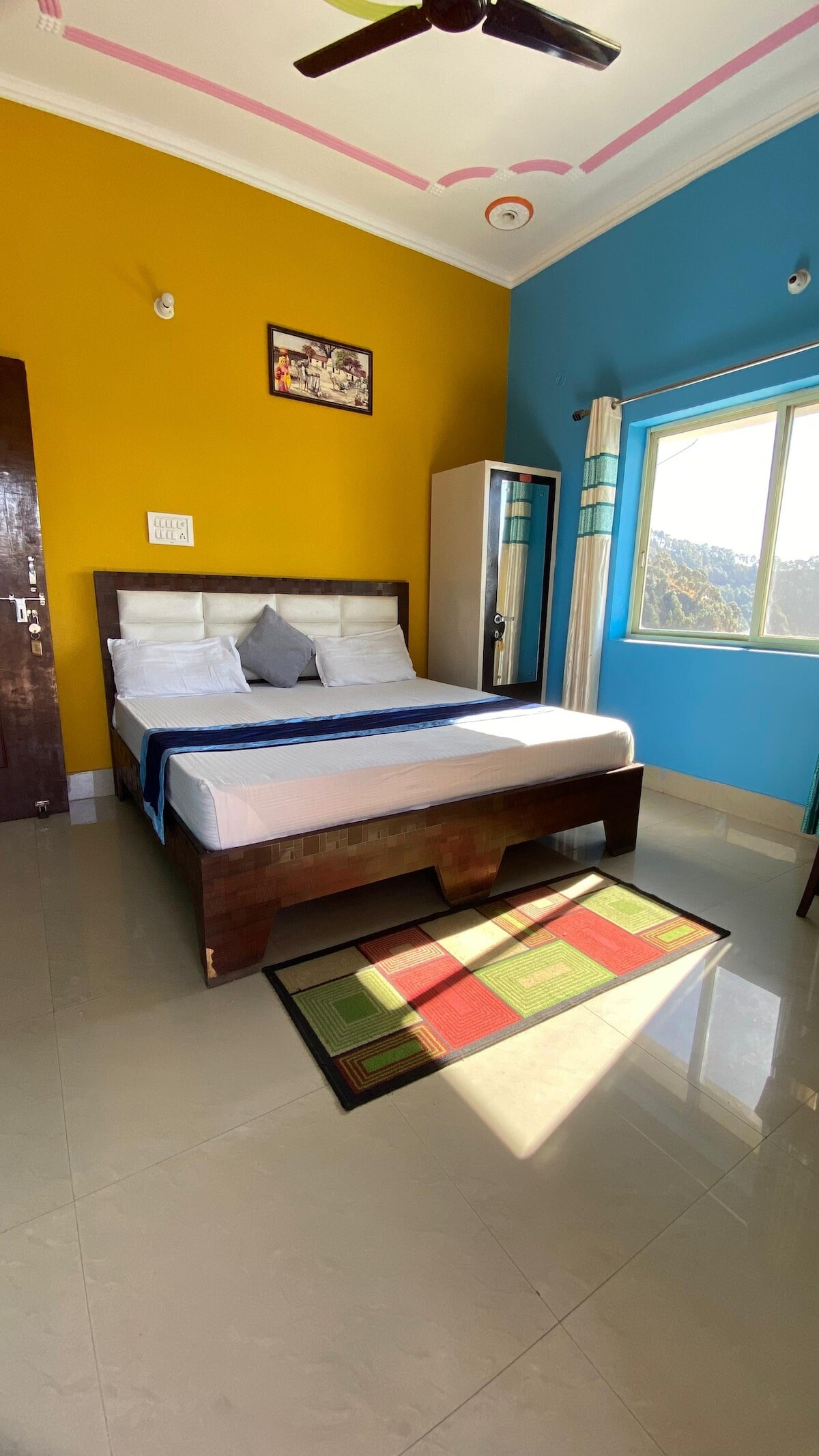 Room in Gumkhal - Tap to explore photos