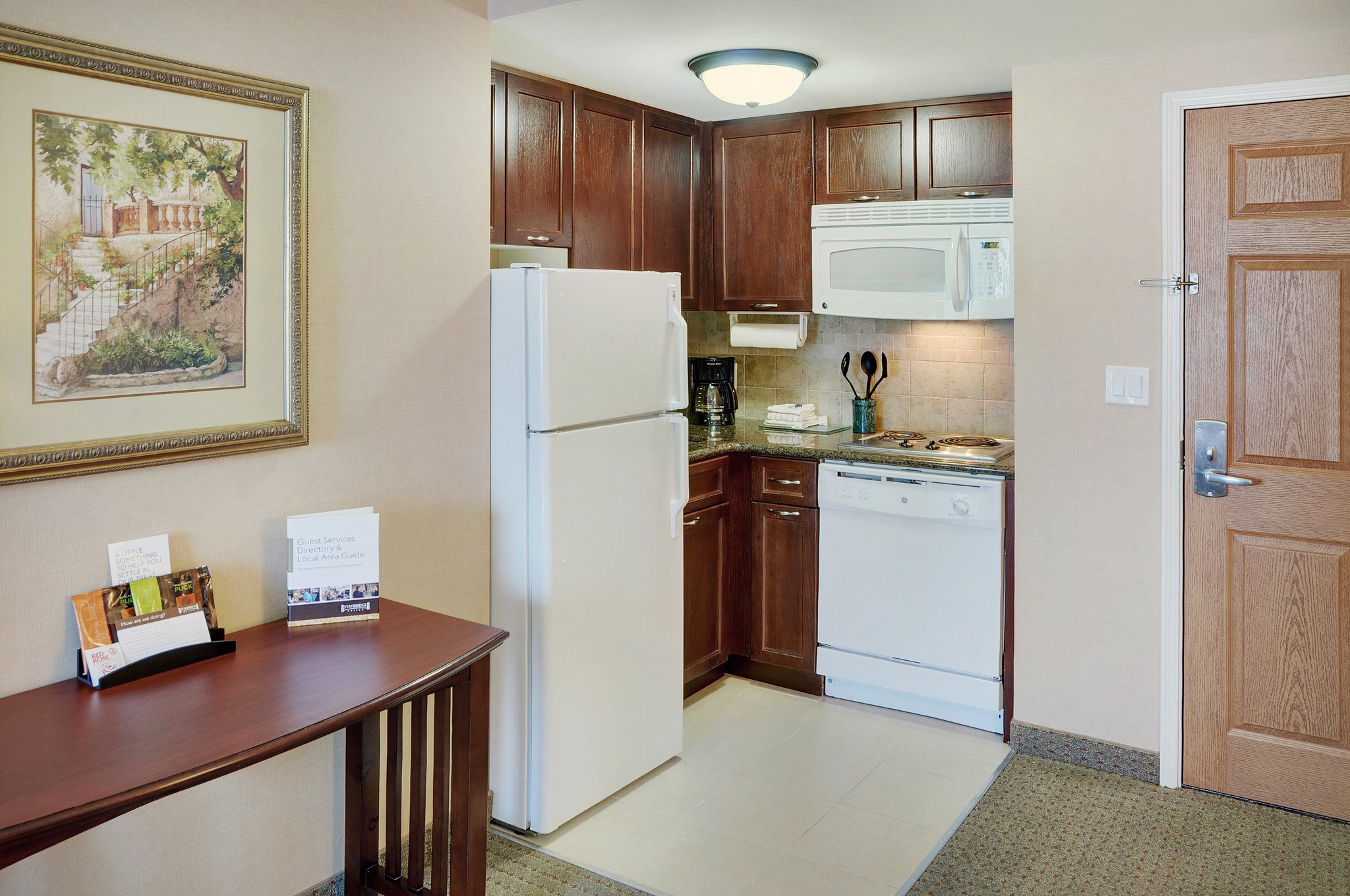 Staybridge Suites OAKVILLE-BURLINGTON - Tap to explore photos