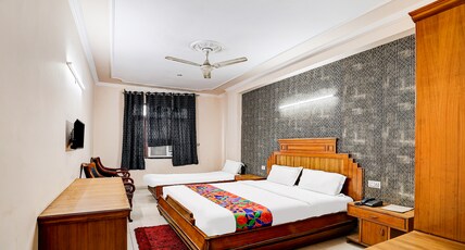 Via Gold Palace - 100 Mtr from Karol Bagh Market Room Type - Premium Room