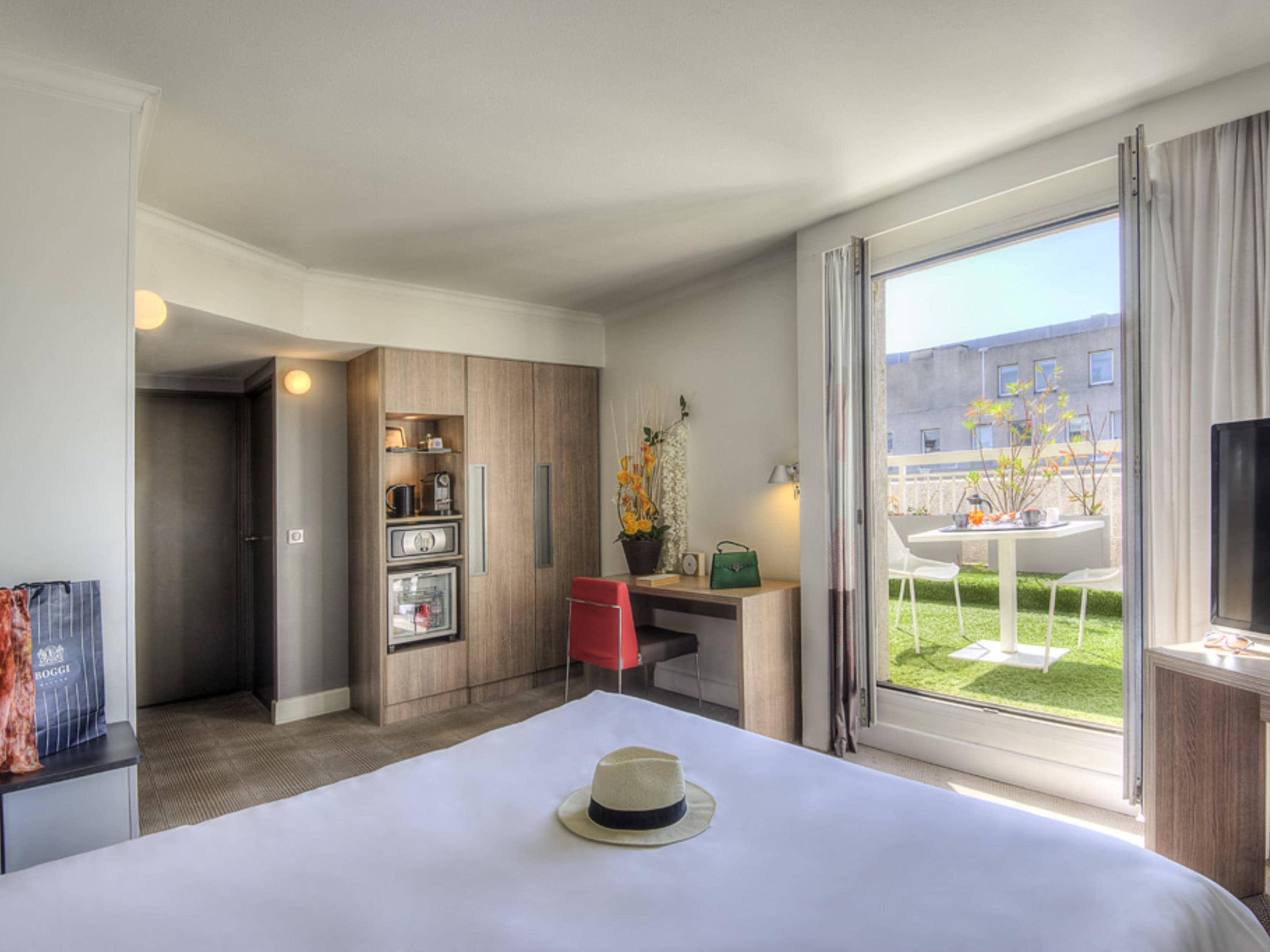 NOVOTEL MARSEILLE CENTRE PRADO - Tap to explore photos