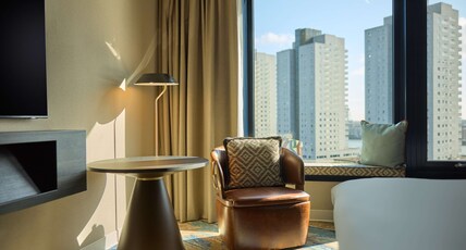 Haven Hotel Rotterdam, Curio Collection by Hilton Room Type - KG SUP SPA RM HARBOUR VIEW