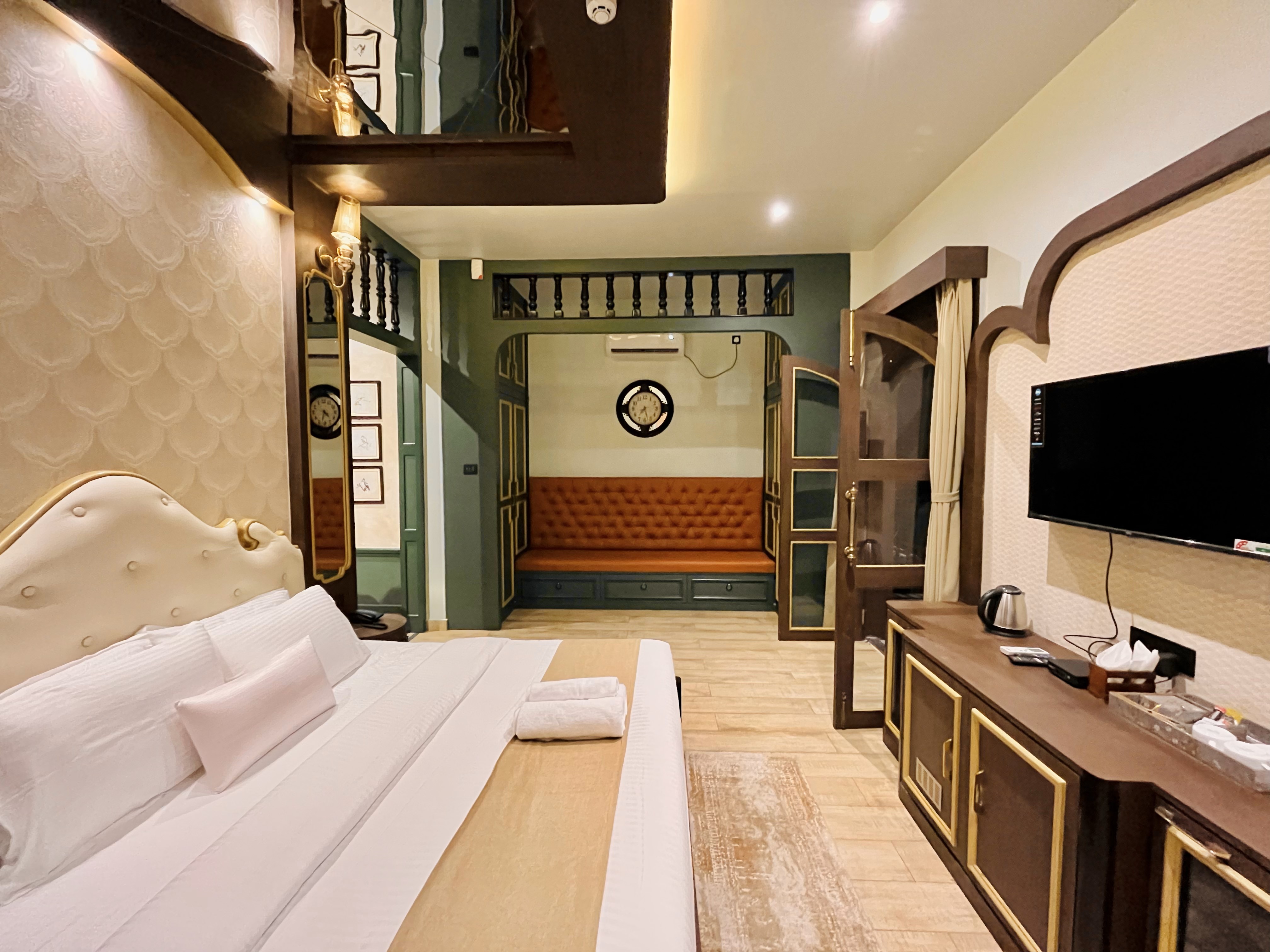 ZOONSKAYA - Tap to explore photos