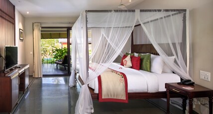 Niraamaya Retreats Backwaters and beyond, Kumarakom Room Type - Luxury Pool Room - Garden View with Sit out