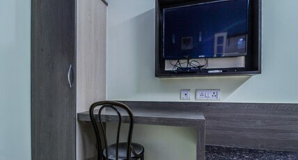 Hotel Galaxy @ 200m from Railways Station Room Type - Deluxe Room AC with City View
