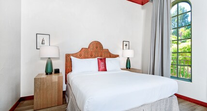 Hotel Los Gatos Room Type - Premium King Suite