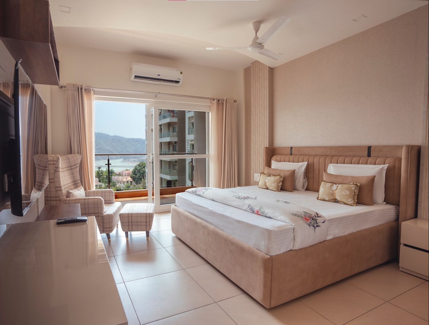 Golden Healing Journeys -Luxe Apartments - Tap to explore photos