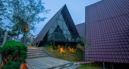 Agin Court Kuttikanam Room Type - A Frame cottage AC