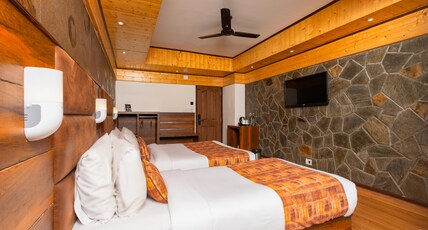 Sumitel Queens Yard Room Type - Deluxe Triple.