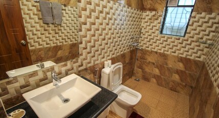Primavera Holiday Homes Room Type - Premium A/C Room 302 with Balcony